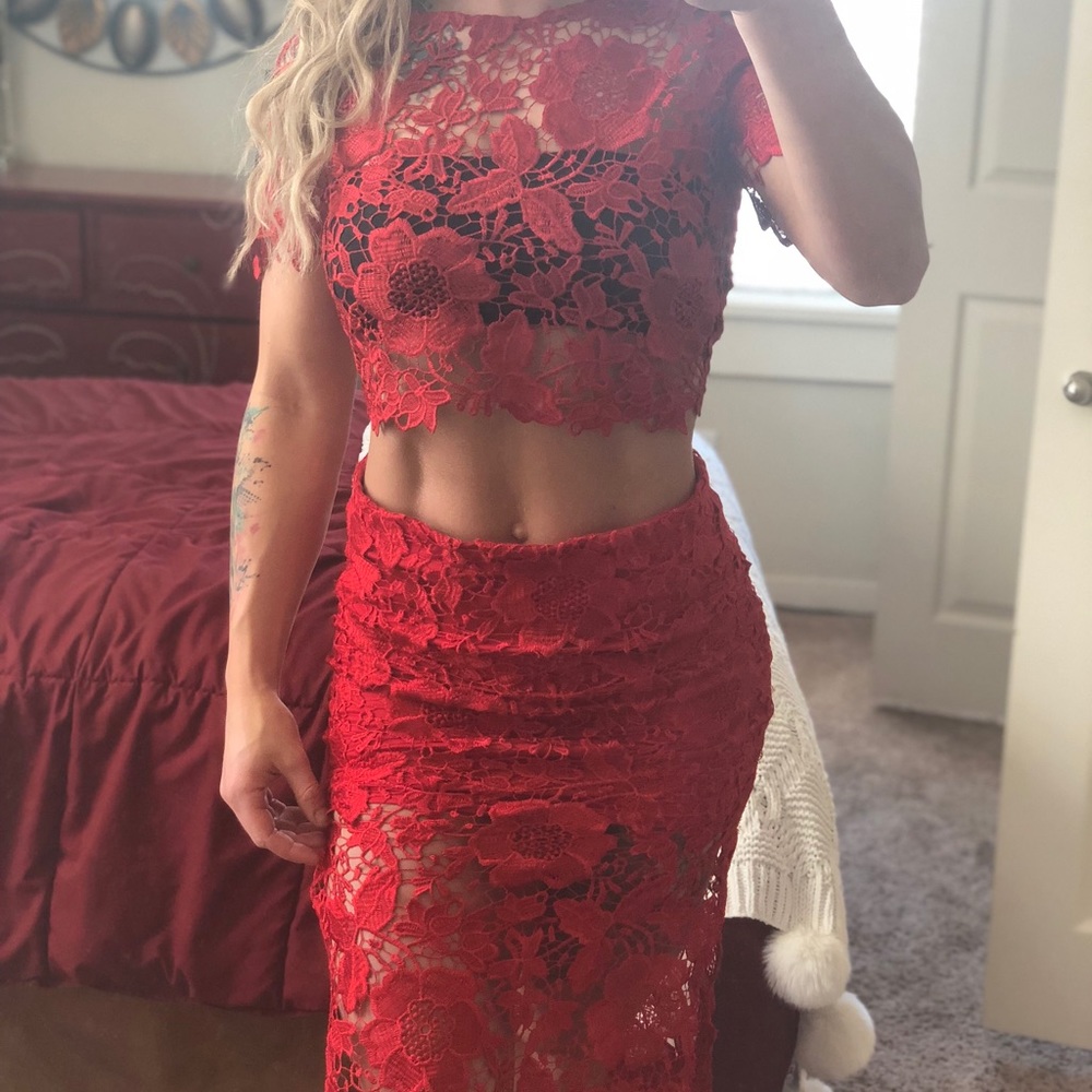 Red lace matching set - Picture 4 of 4